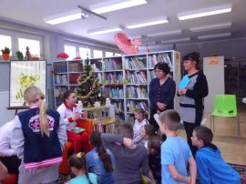 Duma Łańcuta i regionu - Siostry Marta i Monika Sroczyk czytają dzieciom.